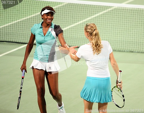 Image of Venus Williams and Wozniacki at Qatar Open