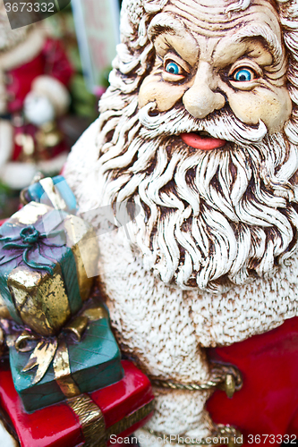 Image of Santa Claus statue