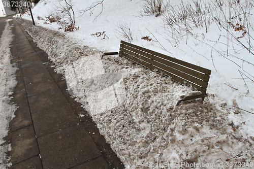 Image of bench under the snow