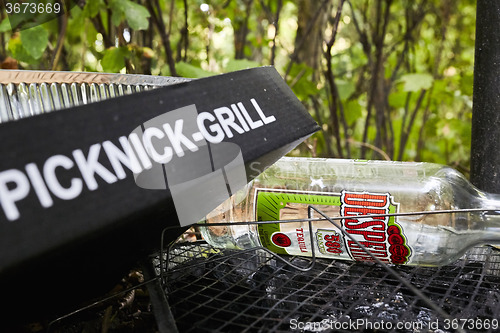 Image of Picknick litter lying on ground