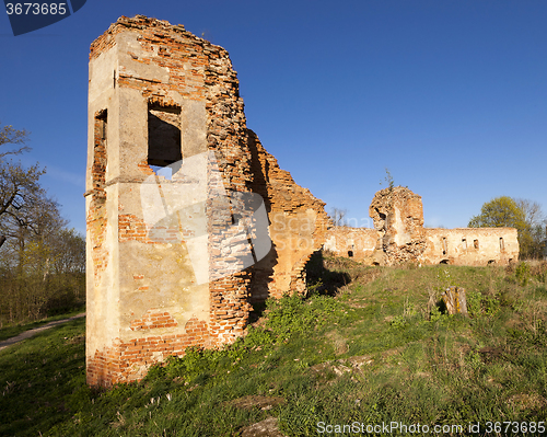 Image of the ruins of an old building  