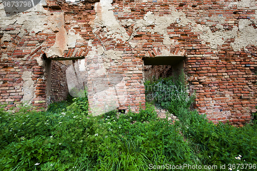 Image of ruins of brick 