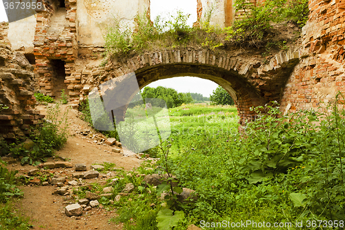 Image of ruins of brick 