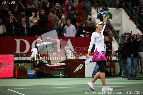 Image of Sharapova waves to fans