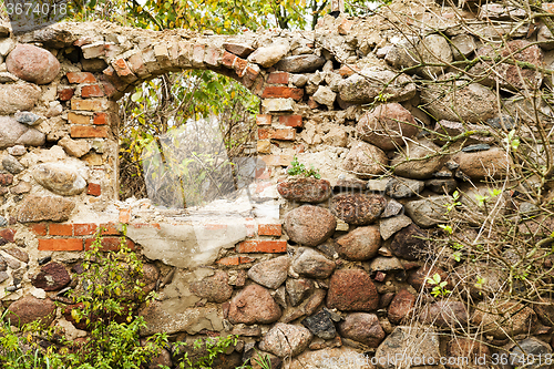 Image of the ruins of an old building  