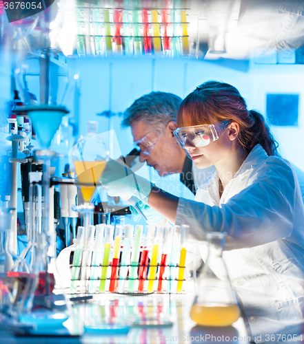 Image of Health care professionals in lab.