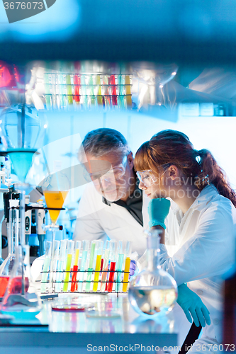 Image of Health care professionals in lab.