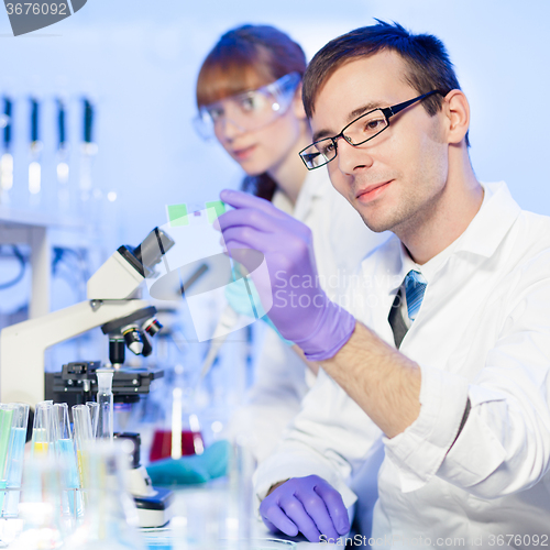 Image of Health care professionals in lab.