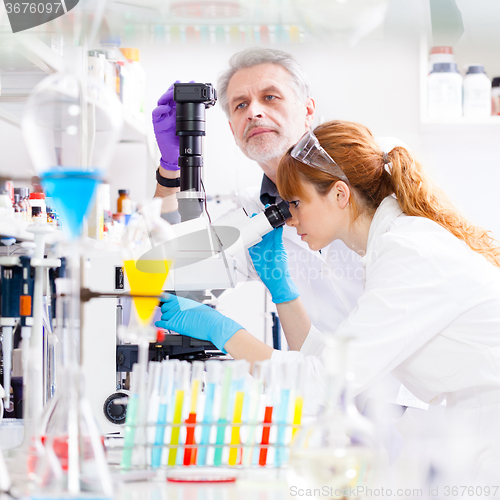 Image of Health care professionals in lab.