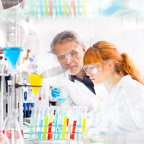 Image of Health care professionals in lab.