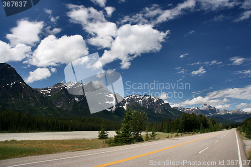 Image of Icefields Parkway in Canada