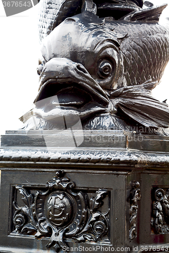 Image of historic   marble  statue in old city   london  