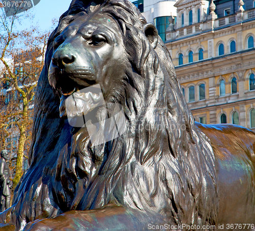 Image of marble and statue in old city of london england