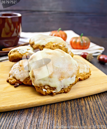 Image of Cookies pumpkin whole on board