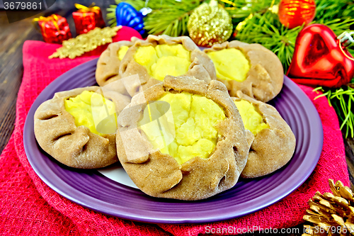 Image of Carols with potatoes on napkin with Christmas toys