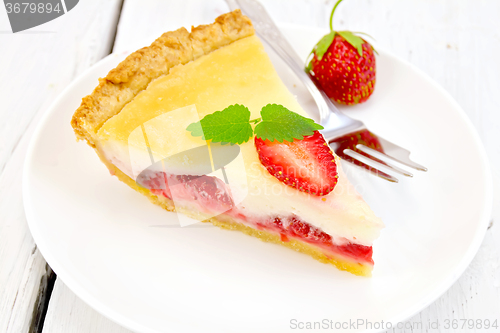 Image of Pie strawberry with sour cream in dish on board