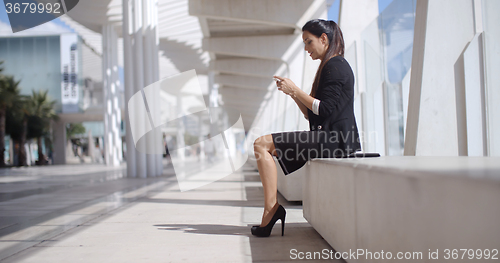 Image of Elegant businesswoman talking on her mobile