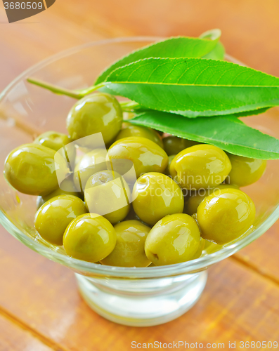 Image of green olives and oil