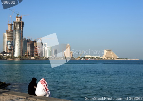 Image of Qatari couple on Doha Corniche