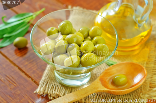 Image of green olives and oil
