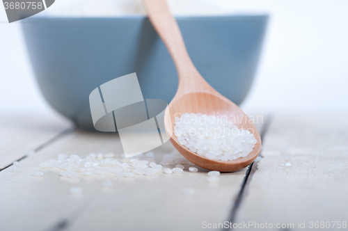 Image of raw white rice 