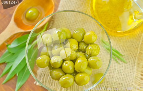 Image of green olives and oil