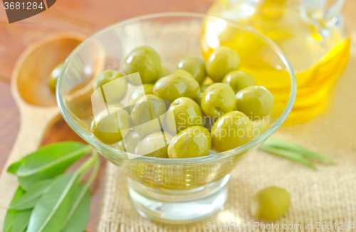 Image of green olives and oil