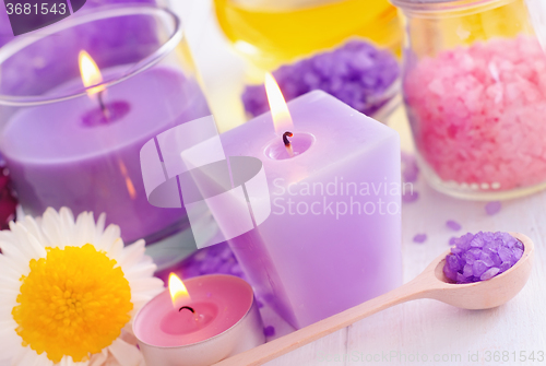 Image of Sea salt and candle, color salt