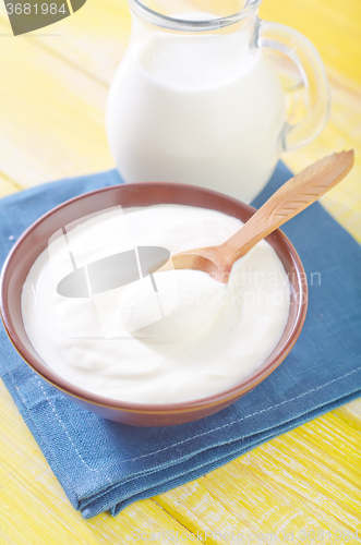 Image of sour cream and milk