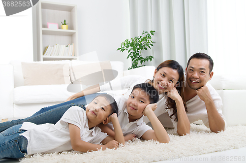 Image of asian family 