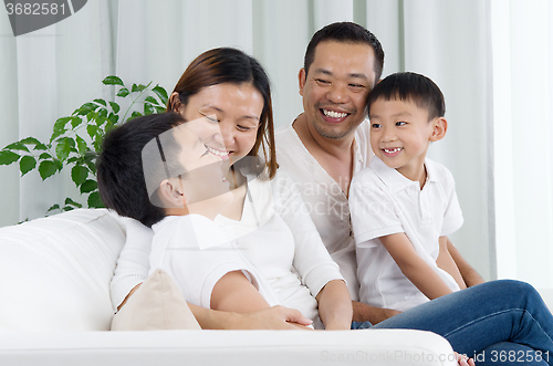 Image of Asian family 