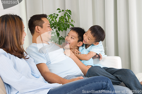 Image of Asian family 