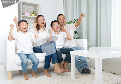 Image of Asian family