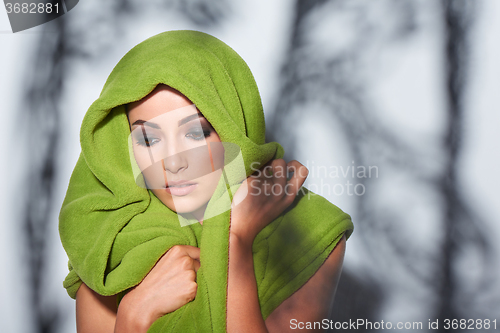 Image of Woman with smokey makeup and green turban