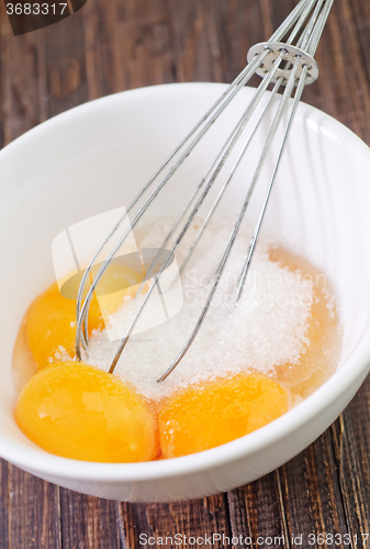 Image of yolks and sugar