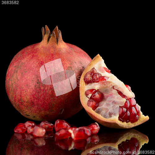 Image of ripe pomegranate fruit