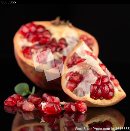 Image of ripe pomegranate fruit