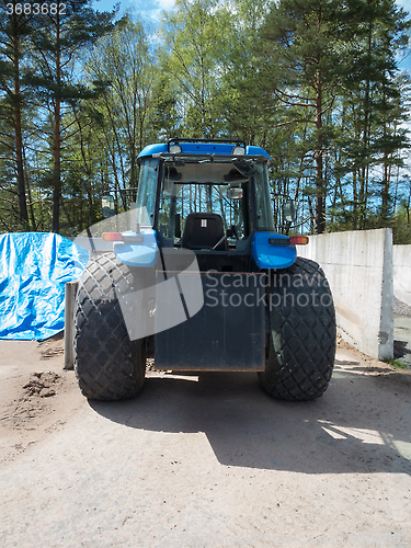 Image of back of one big blue tractor