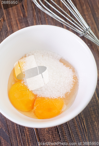 Image of yolks and sugar