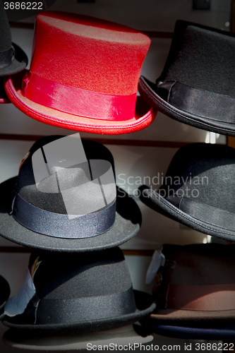 Image of in london old red hat and black  the  fashion shop