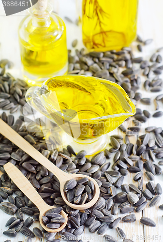 Image of sunflower seeds and oil