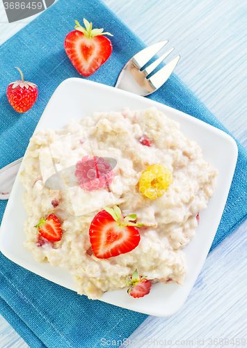 Image of oat flakes with strawberry