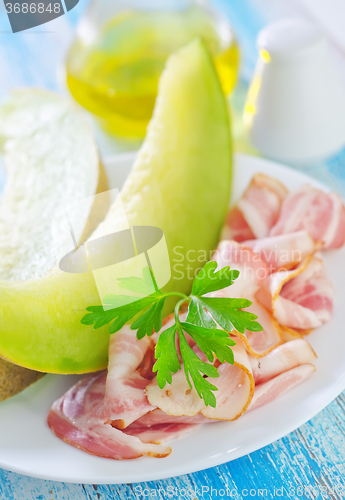 Image of melon with ham