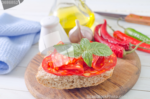 Image of bread with salami