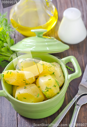 Image of boiled potato in green bowl