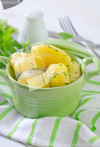 Image of boiled potato in green bowl