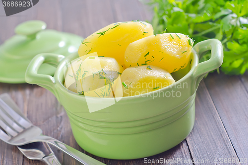 Image of boiled potato in green bowl