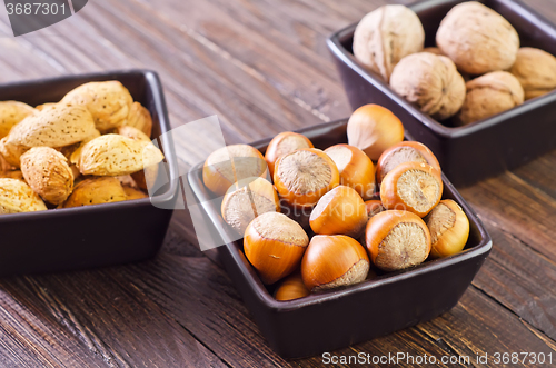 Image of nuts in the black bowls