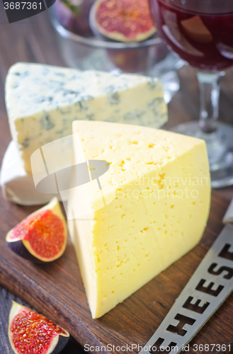 Image of cheese and figs