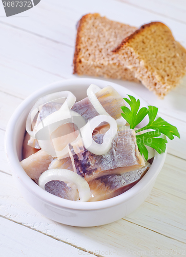 Image of herring with onion and bread